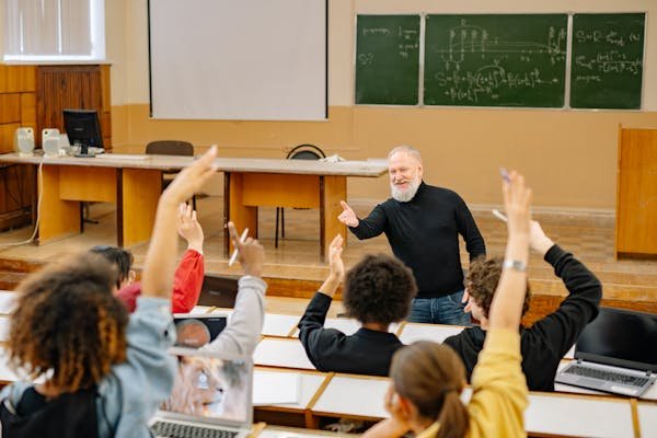 Plongez dans l'univers de l'école banque : votre avenir commence ici !